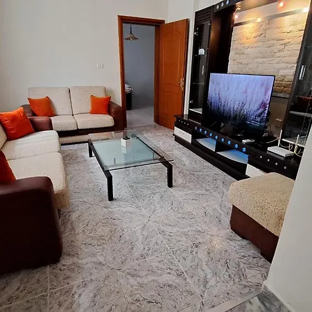 Semesterbostad Adi's House *