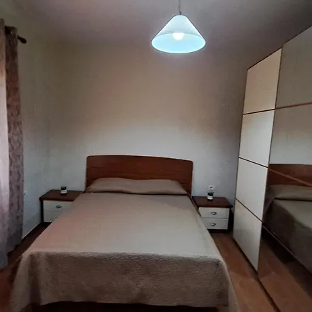 Adi's House * 地拉那