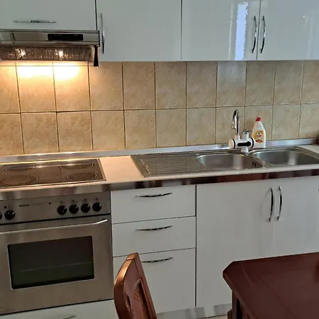 Semesterbostad Adi's House Tirana