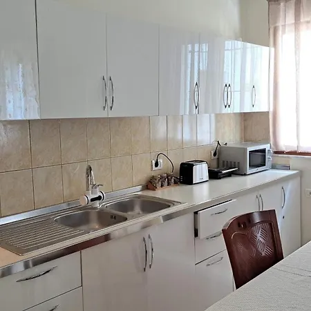 Adi's House Semesterbostad