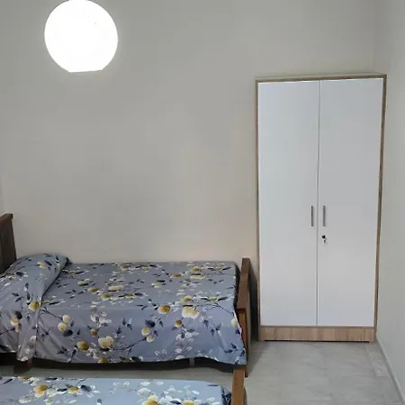 Adi's House ティラナ