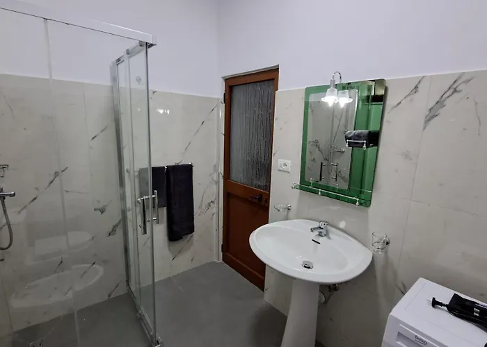 Adi's House Hébergement de vacances *